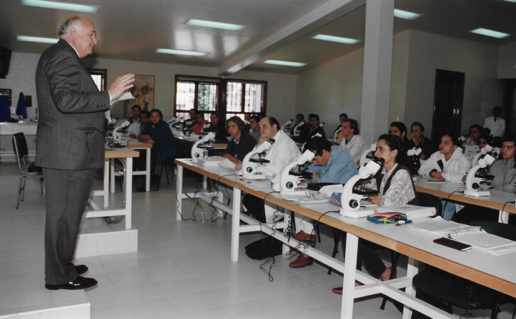 Cátedra en el salón de Histología